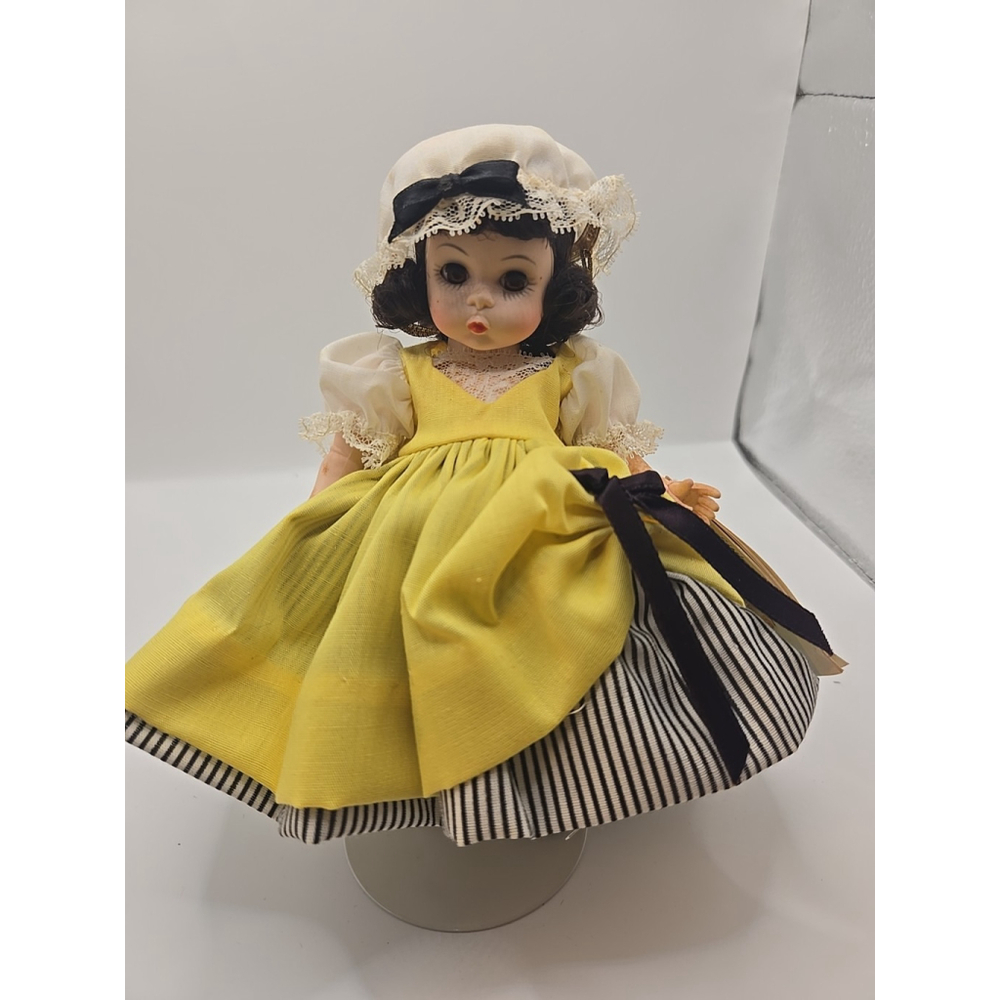 FRANCE DOLL #590 8 Inch ~Madame Alexander~ 1975 INTERNATIONAL SERIES New In Box